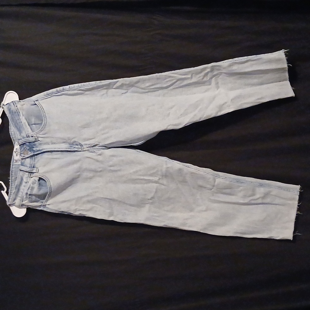 Trendy Hollister Jeans!
